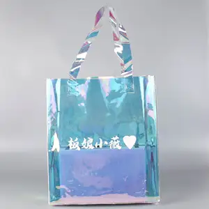 कस्टम लोगो होलोग्राफिक पीवीसी हैंडल फैशन शोल्डर प्लास्टिक लेजर बीच इंद्रधनुषी टोट शॉपिंग बैग