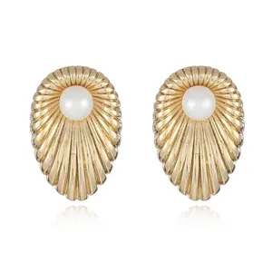 Hot Metal Threaded Female Stud Earrings Luxury Imitation Pearl Girls Earrings Jewelry