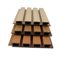Panneaux muraux 3D décoratifs modernes pour l'extérieur Revêtement composite en PVC WPC pour murs extérieurs Imperméable Insonorisé Excellent Extérieur