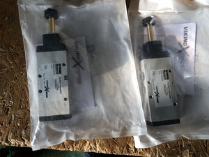 โซลินอยด์นิวแมติกแบบ 5/2 ทาง รุ่นใหม่ P2LBX512ESNDDN Viking 16 บาร์ 24 โวลต์ มีสินค้าในสต็อก - Product Image 1