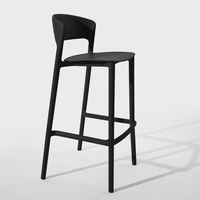 Bistro Coffee Shop Chaise de bar en plastique de style nordique Mobilier Hôtel Restaurant Club Chaise haute empilable