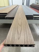 Lantai Komposit WPC Coextrusion SINKO Factory Direct, Tekstur Brushed Carbon Black, Tahan Air, untuk Taman Belakang Rumah