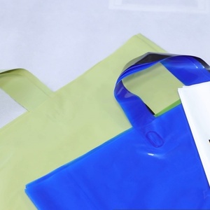Bolsas de Mano Blancas Personalizadas al por Mayor, de LDPE/PE, con Asa Suave, HDPE GRS Biodegradable, Acabado Superior para Promoción en <span class=keywords><strong>Supermercados</strong></span> - Product Image 2