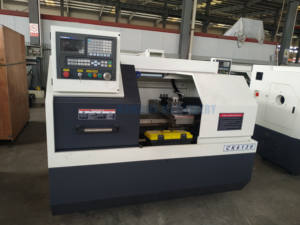 เครื่องกลึงซีเอ็นซีแบบแนวนอนคุณภาพสูง CK6130 แบบสองแกนหมุนสำหรับงานหนัก พร้อมแท่นราบสำหรับงานกลึงโลหะที่มีความแม่นยำสูง หัวจับแบบ 4 สถานี ระบบควบคุม GSK - Product Image 3