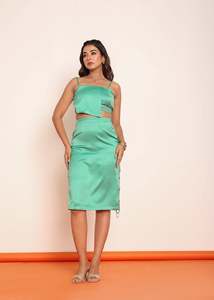 Conjunto de Dos Piezas con Pedrería Verde para Mujer, Atuendo Elegante con Detalles Brillantes, Estilo Moderno y Ajuste Cómodo - Product Image 5