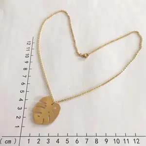 Collana con grande foglia di Monstera tropicale in acciaio inossidabile, 1 pezzo, gioielli a tema foresta - Scegli il tuo colore - Product Image 4