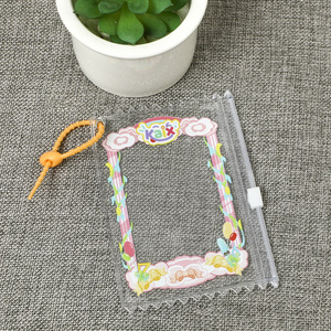 X527 2025 Nuevo Porta Tarjetas de PVC Personalizado, Bolsa Transparente con Cierre de Cremallera en Color Caramelo, Diseño Protector para Regalos Promocionales Empresariales - Product Image 3