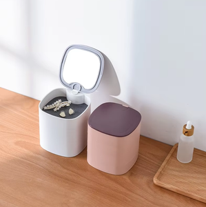 Boîte à bijoux rotative à quatre niveaux en plastique, présentoir à bijoux avec design bicolore et miroir - Product Image 5