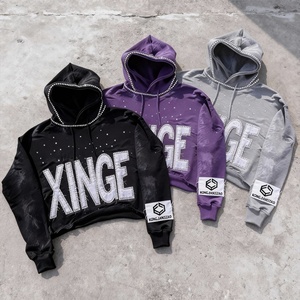 เสื้อฮู้ดดี้โอเวอร์ไซส์ผ้าคอตตอนหนานุ่มสไตล์สตรีทแวร์สำหรับฤดูใบไม้ร่วง ตกแต่งขอบดิบ แต่งลายปัก ป้ายปัก ล้างสีแบบแอซิดวอช ทรงครอป - Product Image 3