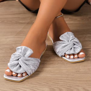 Pantuflas de Mujer Estilo Clásico, Sandalias Planas de Nuevo Diseño, Entrega Rápida, Tallas Grandes 35-43 - Product Image 2