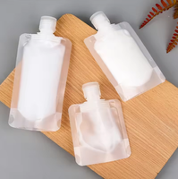 Pochette à bec verseur sur mesure pour l'emballage de différents liquides