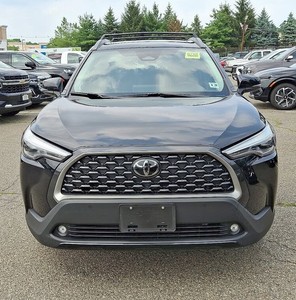 Toyota <span class=keywords><strong>Corolla</strong></span> Cross <span class=keywords><strong>XLE</strong></span> AWD SUV <span class=keywords><strong>2023</strong></span> Usado en Excelente Estado, Asientos de Cuero Oscuro, Control de Crucero Adaptativo, Volante a la Izquierda, Neumáticos R18, Transmisión Automática, Techo Solar, Luces LED - Product Image 1