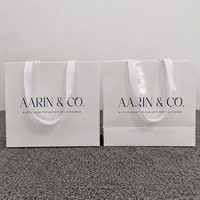 Sac cadeau en papier recyclé de qualité supérieure blanc personnalisé avec impression de logo pour les marques de mode