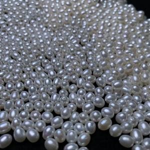 Collar de perlas sueltas de alto brillo, collar de perlas cultivadas con forma de arroz redondo de 5-6,5mm con medio perforado - Product Image 2