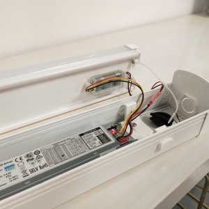 Casambi Batten ánh sáng <span class=keywords><strong>20W</strong></span> 2ft trần gắn <span class=keywords><strong>LED</strong></span> Batten Strip ánh sáng cho siêu thị kho chiếu sáng trong nhà khẩn cấp - Product Image 4