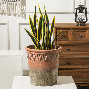 Grand pot à fleurs en ciment rouge bohème résistant à la corrosion pour balcon et sol, Vietnam - Product Image 2