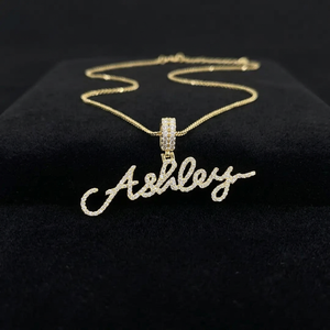 จี้ทองคำ 14K สุดหรู พร้อมเพชรธรรมชาติฝังแบบ Pave 1.25 กะรัต  งานสั่งทำพิเศษพร้อมสลักชื่อ - Product Image 1