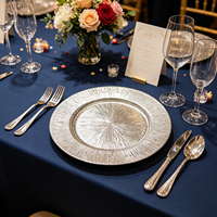 Assiettes de présentation économiques en PP or et argent avec motif rayonnant moderne et personnalisable pour la décoration de table de gala