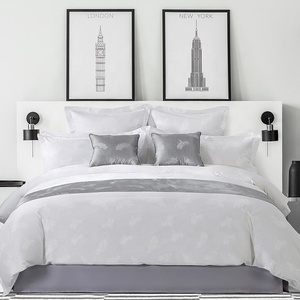 ชุดเครื่องนอนโรงแรมมาตรฐาน - ชุดสีขาวครบชุด (ผ้าปูที่นอน+ผ้านวม+ปลอกหมอน), ผ้าฝ้าย 100%, สัมผัสนุ่ม, โลโก้ขายส่ง - Product Image 2