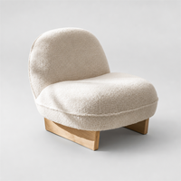 Fauteuil lounge en bouclette crème, style scandinave, minimaliste et doux, avec pieds en bois, pour appartement, hôtel, hall, villa, chambre d'hôtes