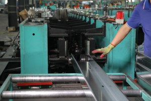 Organisateur industriel anti-corrosion de câble de plateau d'échelle avec la gestion perforée de câblage de câble de haute résistance de couverture - Product Image 4