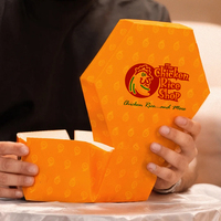 Boîte alimentaire pliable en papier personnalisée avec logo, pour poulet grillé, riz et suhoor arabe, idéale pour la livraison et la restauration.