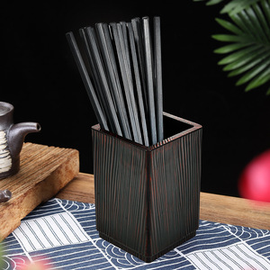 Boîtes à couverts, boîtes à pailles et boîtes de rangement en plastique imitation bois de style antique pour hôtels et restaurants. - Product Image 1