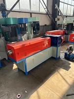 Vente directe d'usine, extrudeuse d'argile colorée à haut rendement, machine à mousser l'argile ultra-légère, machine à mousse de polyuréthane