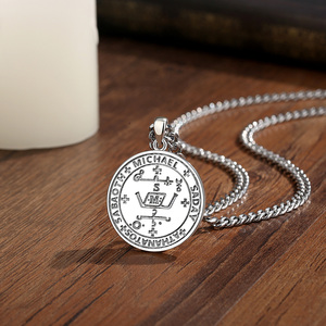 Collar Merryshine San Miguel Arcángel, Amuleto de la Oración de la Serenidad, Colgante Personalizado para Hombre - Product Image 2