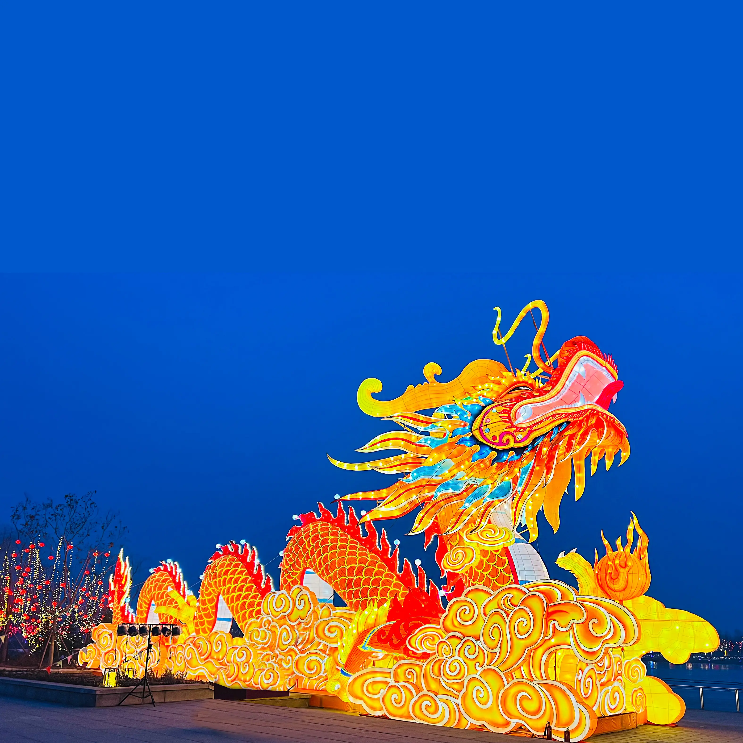 chinesisches festival laterne show seidenlaterne fliegender drachen laterne für themenpark