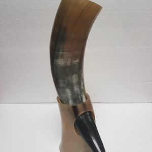 Corne à boire sculptée à la main, design médiéval viking, corne de buffle écologique en provenance d'Inde pour la vente en gros - Product Image 1