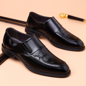 รองเท้าหนังผู้ชายทรงทางการสีดำ หัวแหลม สวมแบบสวม  สำหรับใส่ทำงานหรือโอกาสทางการ เหมาะกับทุกฤดูกาล - Product Image 3