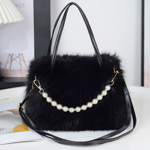 Nouveaux sacs à main carrés de qualité en fourrure perlée pour femme avec chaînes, bandoulière simple, sacs fourre-tout tendance pour l'<span class=keywords><strong>été</strong></span> et l'hiver - Product Image 3