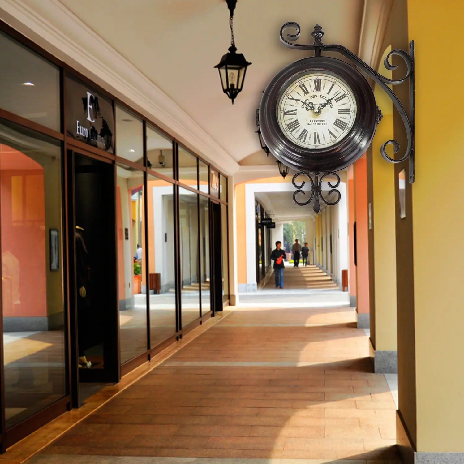 Horloge de gare de jardin extérieur antique vintage élégante avec numéro romain