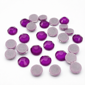 Strass Termoadesivi in Vetro Ametista Viola, Rotondi Sfaccettati, Vendita all'Ingrosso per Abbigliamento, Nail Art e Creazione di Gioielli - Product Image 1