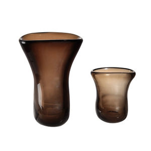 Décoration d'intérieur, grand vase à fleurs en cristal en forme de corne marron, luxe - Product Image 1