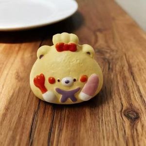 ตุ๊กตาหมีหัวโตบีบรูปขนมปัง-ของเล่นบีบ PU นุ่ม ลดความเครียด บีบแล้วคืนรูปช้า สำหรับเด็กและวัยรุ่น - Product Image 6