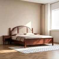 Lit double rembourré en bois de frêne, style Mid-Century Modern et traditionnel, avec tête de lit rayée en tissu acajou, rangement latéral, pour hôtel