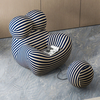 Canapé « Embrassade de Mère » - Style Minimaliste Italien - Balcon - Fauteuil Relax - Célébrité d'Internet - Designer Créatif - Canapé Rayé Relax