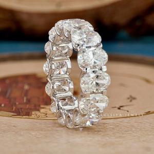 Anillo de Diamantes de Joyería Fina de Lujo con un Diamante Central Redondo Brillante y Delicados Detalles en Pavé para un Romance Eterno - Product Image 5