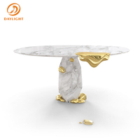 Table à manger sur mesure fabriquée par le fabricant, mettant en valeur le style luxueux et moderne, une table à manger unique avec un design inspiré du diamant