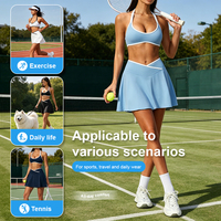 Ensemble de tennis deux pièces avec jupe plissée taille haute croisée et brassière de sport à col en V dos nu, avec bordure contrastante personnalisée