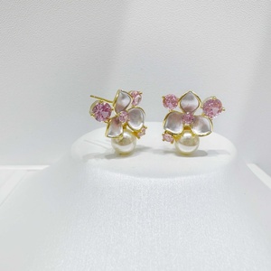Pendientes de plata de ley 925 con diseño de flor para uso diario, para mujer, con concha, coloridos, de verano, con esmalte blanco y perlas. - Product Image 5