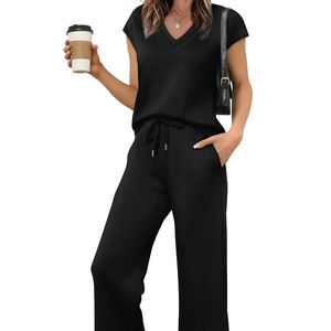 2025 pour <span class=keywords><strong>Amazon</strong></span> européen américain femmes été décontracté deux pièces costume lâche manches chauve-souris avec col en v gilet haut et <span class=keywords><strong>pantalon</strong></span> court - Product Image 1