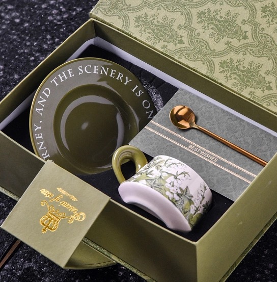 Tasse + assiette + coffret cadeau