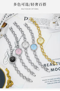 Montre élégante et stylée pour femme, niche et sophistiquée, petite et raffinée - Product Image 5