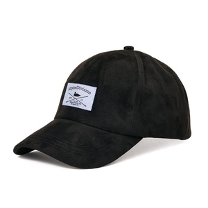 Casquette de baseball noire à 6 panneaux en daim structuré avec sangle réglable et étiquette tissée personnalisée - Product Image 2