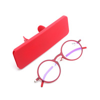 Lunettes de lecture rondes tendance 2026 avec technologie anti-lumière bleue, monture légère et résistante en TR90, et étui de rangement fin pour téléphone portable