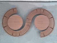 Banc long en forme de S à usage commercial, banc en bois artistique pour l'extérieur, banc de jardin public, bancs courbes pour les loisirs, chaise et table pour parc public