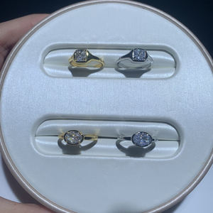 <span class=keywords><strong>Anello</strong></span> Minimalista Delicato per <span class=keywords><strong>Mignolo</strong></span> con Zirconia Cubica 5A CZ Geometrica Scintillante Quadrata Ovale Color Oro - Product Image 3